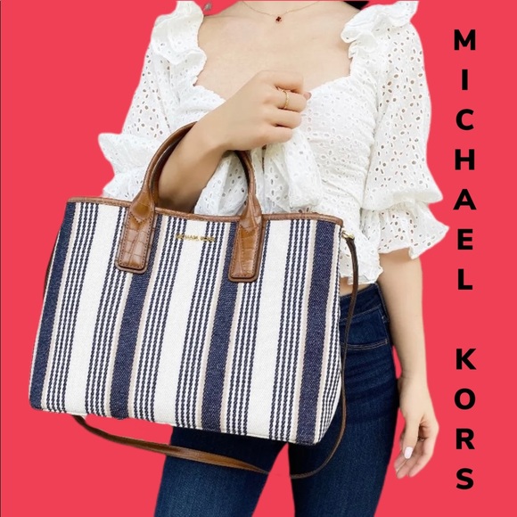 Beautiful Michael Kors Tote - Picture 1 of 6